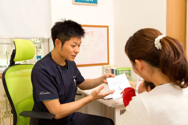 厚木腰痛肩こり整体研究所のカウンセリング風景